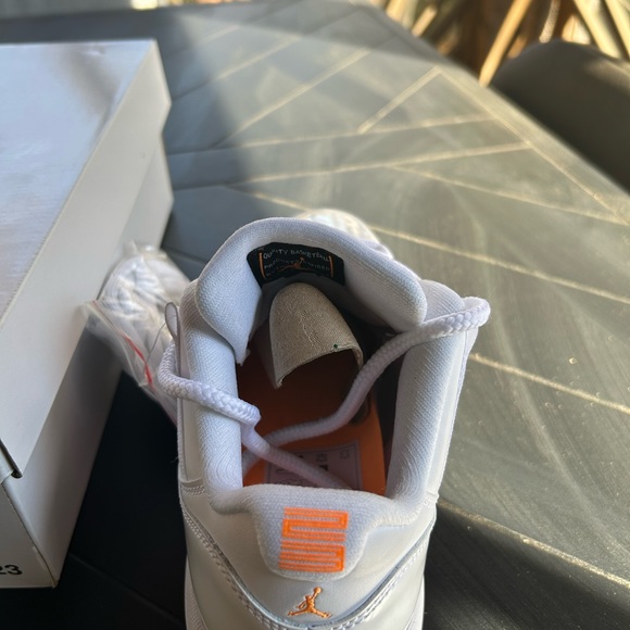 NEW Women’s Air Jordan 11 Retro Low Bright Citrus- US 7 - Picture 6 of 9